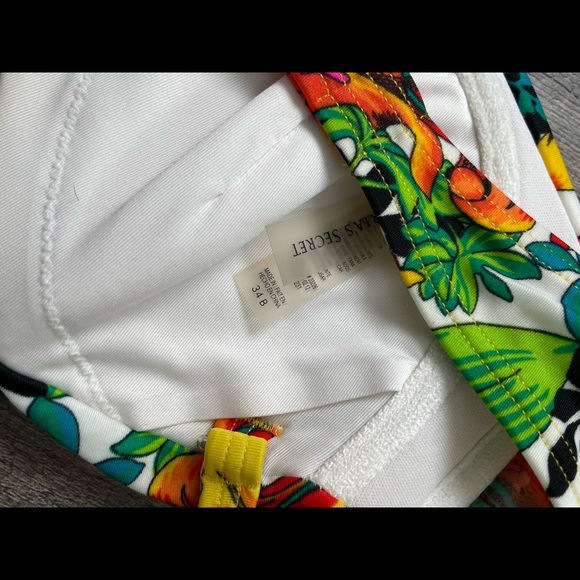 Victoria Secret Floral Bikini - Picture 4 of 4